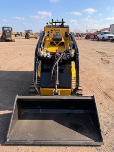 Mini-chargeuse compacte sur chenilles Vermeer S725TX d'occasion avec moteur diesel Kubota et pompe à haut rendement - Product Image 3