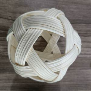 Bola Redonda de Ratán Ecológica de 10 cm de Diámetro - Bola de Ratán Hecha con el Núcleo del Árbol de Ratán Utilizada para Decorar - Product Image 3