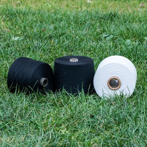 100% <span class=keywords><strong>Polyester</strong></span> kéo sợi có độ bền cao nhiều màu nhuộm đan dệt may xoắn sợi Melange thô tái chế bền vững - Product Image 1