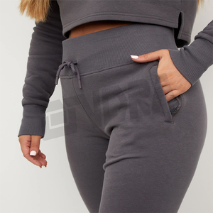 Ensemble de pantalons et de survêtements brodés pour femmes, conçus pour une coupe confortable et une tenue polyvalente, décontractée et deux pièces. - Product Image 6