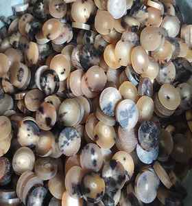 Boutons en corne de bœuf indienne faits main, de qualité supérieure, écologiques, forme personnalisée, épaisseur 5mm-5.50mm, naturels et vierges, par TIMELESS CRAFT - Product Image 5