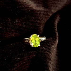 Bague en argent sterling 925 avec pierre précieuse péridot naturelle, bijoux vintage classiques, fabrication artisanale, cadeau de mariage pour l'amour et la romance, fabricant - Product Image 1