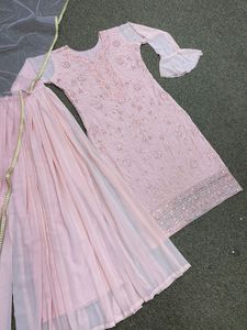 ชุด Kurta และ Sharara สำหรับผู้หญิงคุณภาพสูงผ้าฝ้ายปักลายผสมผสานการออกแบบที่ดีที่สุดของ Kurta พร้อมชุด Sharara - Product Image 3