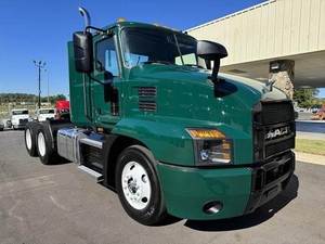 Mejor Precio 2020 2022 Camión Semirremolque Macks Anthem 64T con Cabina Dormitorio - MP8 415HP Camión Usado para Entrega a Nivel Nacional - Product Image 2