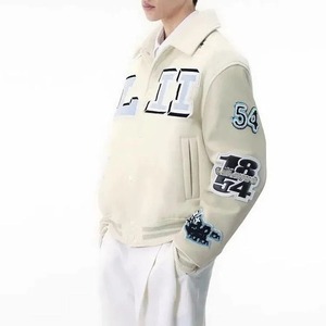 Vestes Letterman en cuir synthétique imitation peau de vache avec broderie personnalisée de roses, veste bomber varsity ample personnalisée pour hommes - Product Image 4