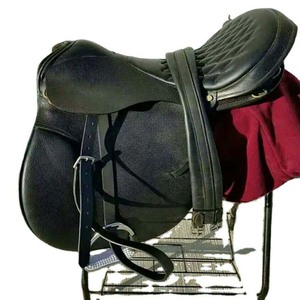 Selle de cheval anglaise avec design à siège haut, construction légère en cuir pour l'équitation en trail - Product Image 2
