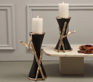 Superbe bougeoir noir et doré idéal pour la table à manger du salon et la pièce maîtresse décorative - Product Image 3