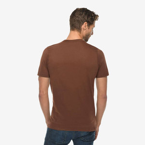 Camiseta de algodón grueso con bolsillo para hombre, corte completo. - Product Image 4