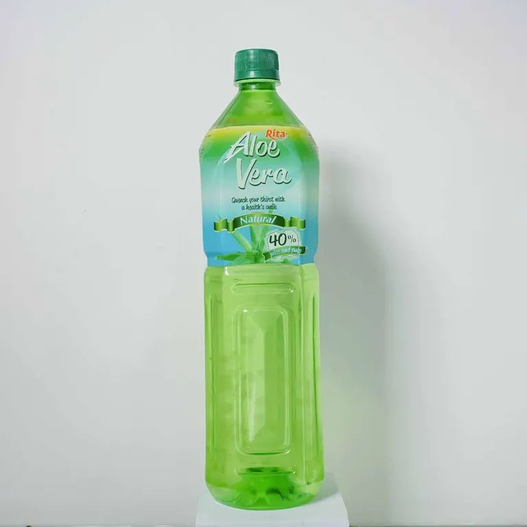 Aloe Vera bột giấy nước trái cây uống chế độ ăn uống đồ uống với hương vị tự nhiên 1.5L đóng chai uống miễn phí mẫu nhãn hiệu riêng xuất khẩu