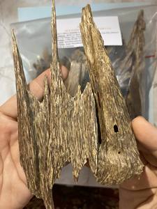 Chips de madera de agar de Vietnam de calidad superior, aceite esencial puro suave con aroma de miel, suministro OEM - Product Image 3