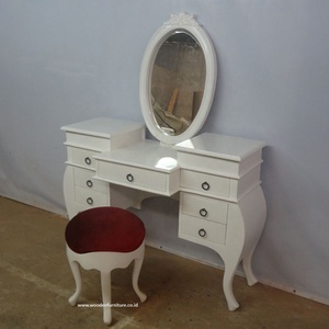 Tabouret de dressage minimaliste Ensemble de commode peint en blanc Meubles en bois conçus pour l'intérieur d'une chambre minimaliste - Product Image 3