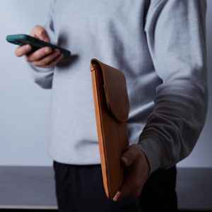 Funda clásica de cuero genuino para portátil, duradera, diseño Retro hecho a mano para viajes de trabajo y profesionales de oficina - Product Image 3