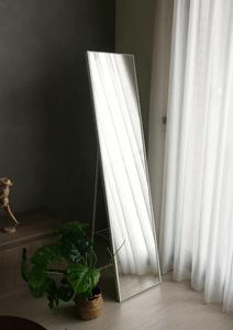 กระจกแต่งตัวหรูหราพร้อมตะขอชั้นวางอเนกประสงค์เคลือบด้วยผง - Product Image 2