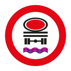 Panneau de signalisation routière réfléchissant interdisant l'entrée des véhicules transportant des polluants aquatiques - Product Image 1