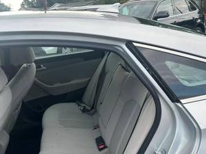 Sedán Hyundai Sonata 2017 de 4 Puertas Seminuevo en Excelentes Condiciones - Product Image 4
