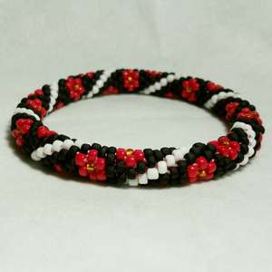 Brazalete de abeja con cuentas hecho a mano-Brazalete para mujeres y niñas - Product Image 1