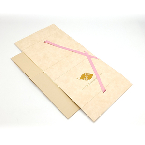 Boîtes en papier magnétiques de luxe avec logo personnalisé Boîte cadeau papillon volant pliable Éponge de gaufrage avec feuille UV de ruban plastification mate - Product Image 1