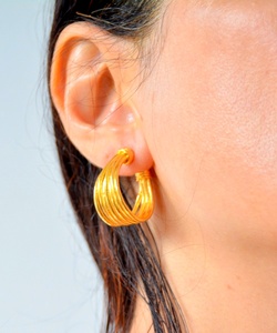 Nouvelle mode Boucles d'oreilles modernes en alliage de zinc et diamant doré Boucles d'oreilles géométriques faites à la main Fil rond - Product Image 3