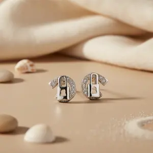 Boucles d'oreilles à clous en argent 925 avec zircone cubique, or blanc, coupe princesse, style tendance pour femmes, pour fiançailles, avec perles - Product Image 1