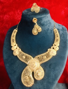 Collier d'amoureux artisanal et énigmatique de Dubai Jewelry en or africain inspiré de la Vallée des Rois - Product Image 2