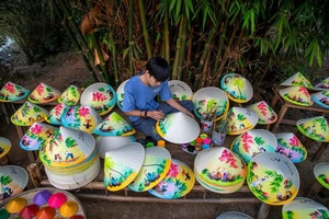 Unisex Vietnamese Bamboo Palm Leaf Conical Hat for Adults Hand Drawn Print Summer Outdoor/Casual Fishing Straw Hat Competitive - Product Image 6