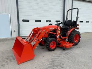 Chargeuse sur pneus compacte avec godet frontal, tracteur utilitaire diesel pour l'agriculture et la construction - Product Image 1
