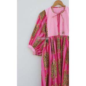 Robe midi en coton à imprimé floral - Col profond, robe décontractée pour la journée, respirante, taille XS, conçue sur mesure pour les loisirs, offre ODM - Product Image 2