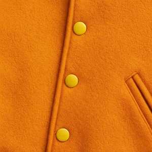 Chaqueta Varsity Naranja para Hombre con Mangas de Cuero Blanco, Cuello Camisero, Cierre de Botones, Estilo Preppy, Corte Regular, para Otoño - Product Image 3