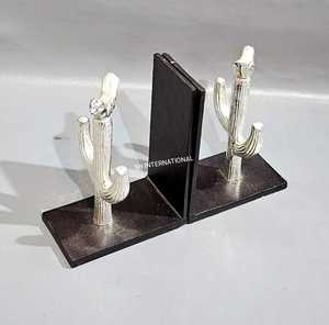 Organizador de escritorio de oficina moderno hecho a mano de alta calidad Sujetalibros de metal niquelado para uso decorativo Premium - Product Image 1