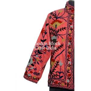 Veste courte d'hiver en velours vintage faite à la main, brodée de fleurs, style bohème, bomber, coupe-vent, vêtement d'extérieur chaud pour l'hiver - Product Image 3