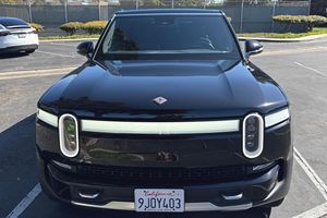 Rivian R1S Adventure Edition AWD Plus 2023 Usado en Buen Estado, Sin Accidentes, Volante a la Izquierda/Derecha - Product Image 2