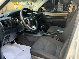 TOYOTA HILUX DOPPIA CABINA TOP GRAND TOURING 7 POSTI SUV LUXURY 4X4 USATO 2024 PRONTO PER L'ESPORTAZIONE CON CAMBIO AUTOMATICO - Product Image 3