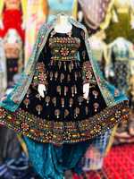 Robes de mariée vintage afghanes pour mariages et événements occidentaux, avec fente haute, manches courtes, longueur genou, coupe trapèze, broderie antique