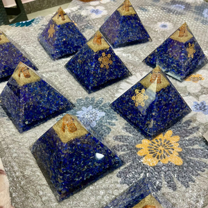 Pirámide de orgón de lapislázuli tallada de fábrica directa, natural con símbolo de Metatrón para curación energética y estilo de mascota Vastu - Product Image 4