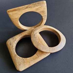 Vente en gros de ronds de serviette en bois naturel attrayants porte-serviettes ronds en bois pour table à manger porte-mouchoirs décoratifs - Product Image 1