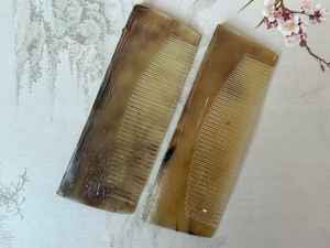 Peine de Cuerno Pulido Hecho a Mano Tradicional, Acabado Natural Suave, Antiestático, para Arte y Coleccionismo - Product Image 3