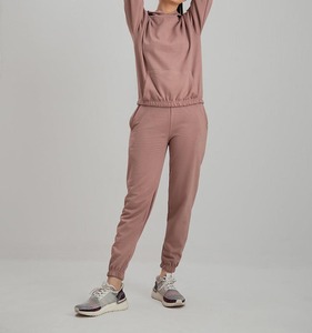Ensemble de survêtement polaire personnalisé avec logo OEM style 2026 pour femme – Ensemble de jogging tendance à capuche pour l'entraînement hivernal - Product Image 5