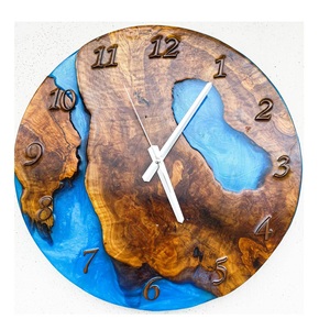 Horloge murale verte avec détails en résine dorée - Horloge faite main