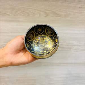 Bol chantant himalayen en bronze traditionnel fait à la main pour la guérison des chakras et la thérapie sonore produit d'artisanat en métal - Product Image 4