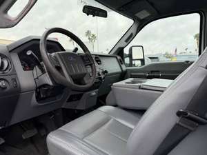 Ford F-550 Super Duty 2024, Diésel, Turbo, Manual, Volante a la Izquierda, Cuero Oscuro, Portaequipajes Metálico R19 en Venta - Product Image 6