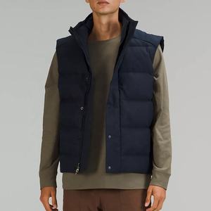 Chaleco acolchado sin mangas con logotipo personalizado para hombre, chaqueta de estilo informal de otoño invierno con capucha impermeable, efecto de burbuja brillante - Product Image 2