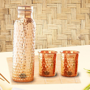 Meilleure qualité Ensemble de bouteilles en cuivre martelé fait à la main Verre à boire avec finition naturelle Échantillon gratuit - Product Image 6