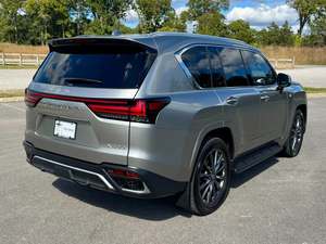 รถ Lexus LX 600 ปี 2024 มือสอง สภาพดี - Product Image 5