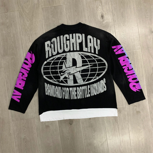 เสื้อยืดโอเวอร์ไซส์แขนยาวสำหรับผู้ชาย ROUGHPLAY พร้อมลายพิมพ์ สตรีทแวร์ คอกลม แต่งขอบตัดกัน ผ้าเจอร์ซีย์คอตตอน - Product Image 4