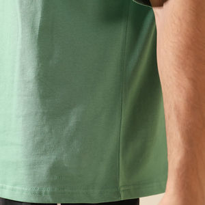 2025 Camiseta de gran tamaño Color sólido Producto más vendido Nueva llegada Camisas de hombre Camiseta de gran tamaño de alta calidad para hombres OEM con servicio - Product Image 5
