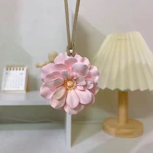 Ambientador colgante de espejo de coche de plástico <span class=keywords><strong>Rosa</strong></span> hecho a mano decoración Interior de coche accesorio encantador para mejorar la estética <span class=keywords><strong>del</strong></span> coche - Product Image 5