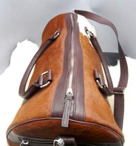 กระเป๋าเดินทางทรงดัฟเฟิลกระเป๋าเดินทางหนังวัวแท้ใส่ได้ทั้งชายและหญิงมีซิปปิดหนังวัวฉลากส่วนตัวสไตล์กีฬาแฟชั่นสีดำสีขาว - Product Image 5