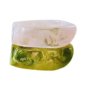Juego de Moldes para Brazaletes de Resina Artesanales Coloridos con Resina en Tonos Verde y Rosa, Brazaletes Apilables para Brazaletes Hechos a Mano en India - Product Image 1