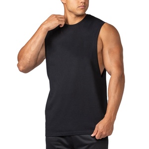 Camiseta sin mangas con corte lateral, diseño liso, personalizable con logo serigrafiado, estilo deportivo holgado y moderno para gimnasio, en blanco. - Product Image 4