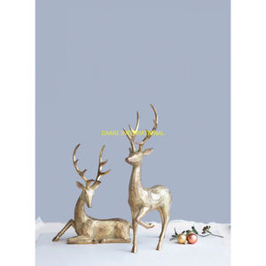 Figurine de renne dorée décorative faite à la main Décoration de Noël Statue de cerf de vacances Accent de table Décor d'hiver pour la maison - Product Image 2